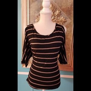 Fig & Blu cold shoulder top